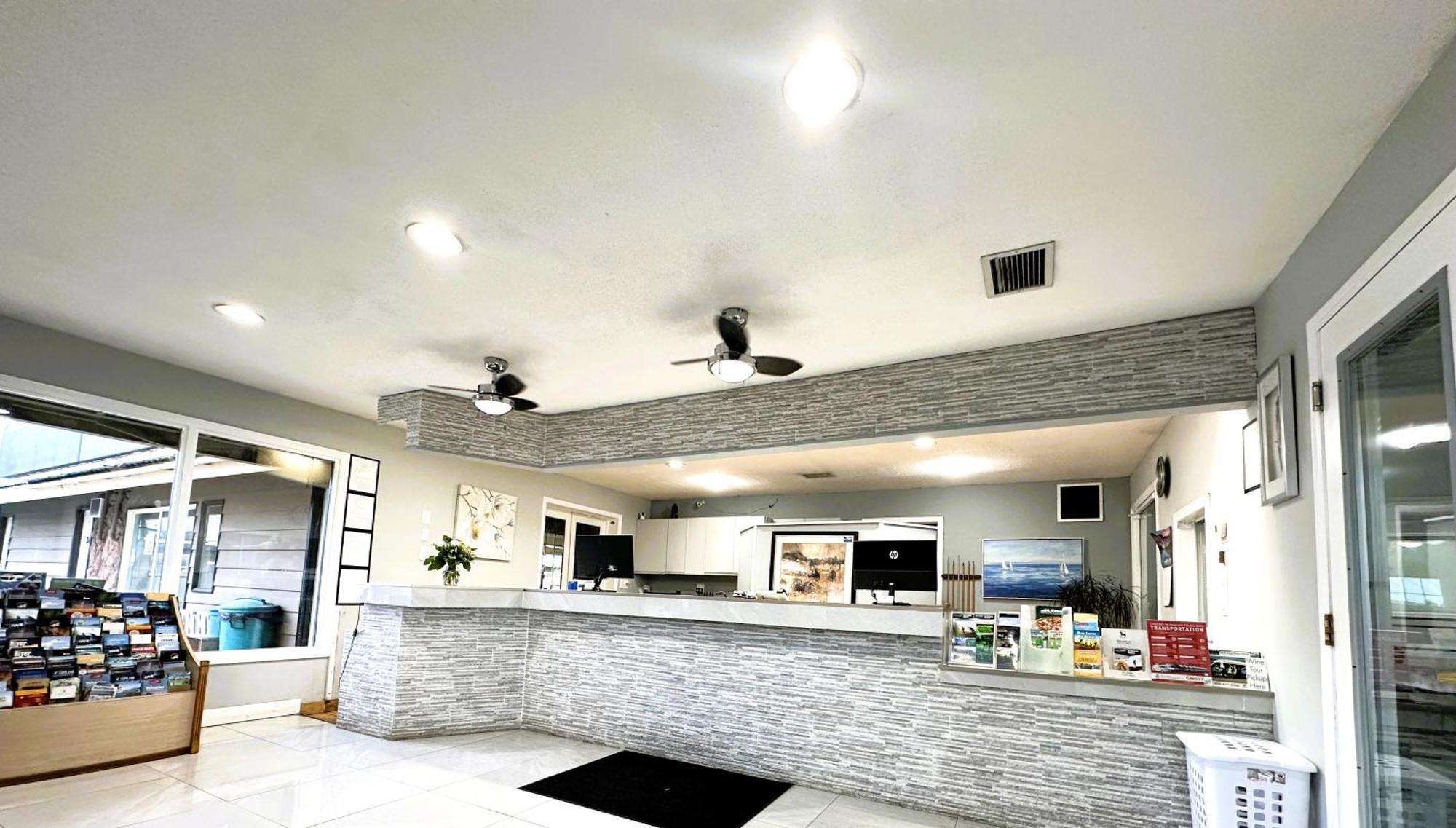 Okanagan Seasons Hotel