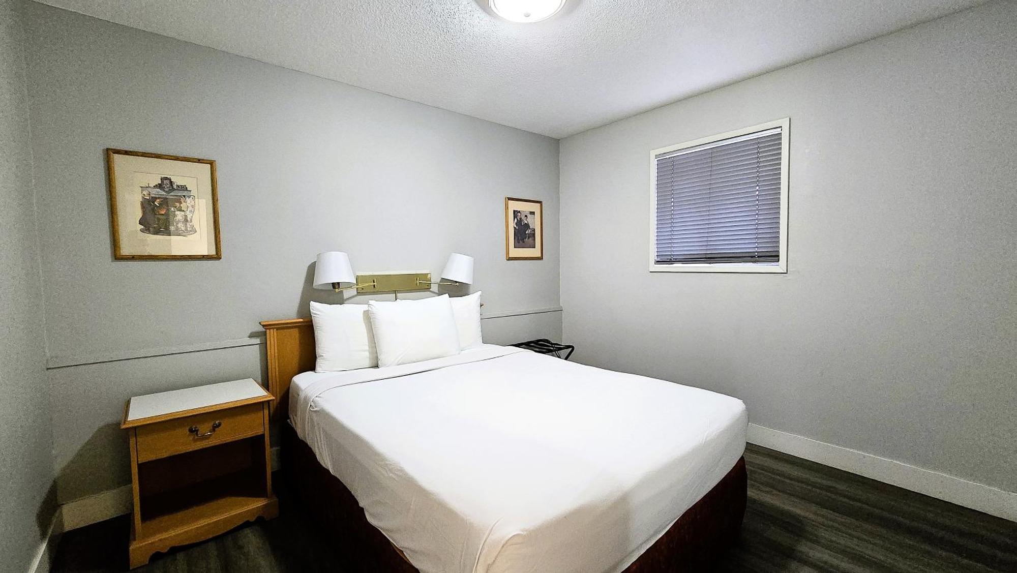 Hotel Okanagan Seasons
