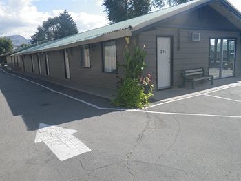 Okanagan Seasons Hotel 3*
